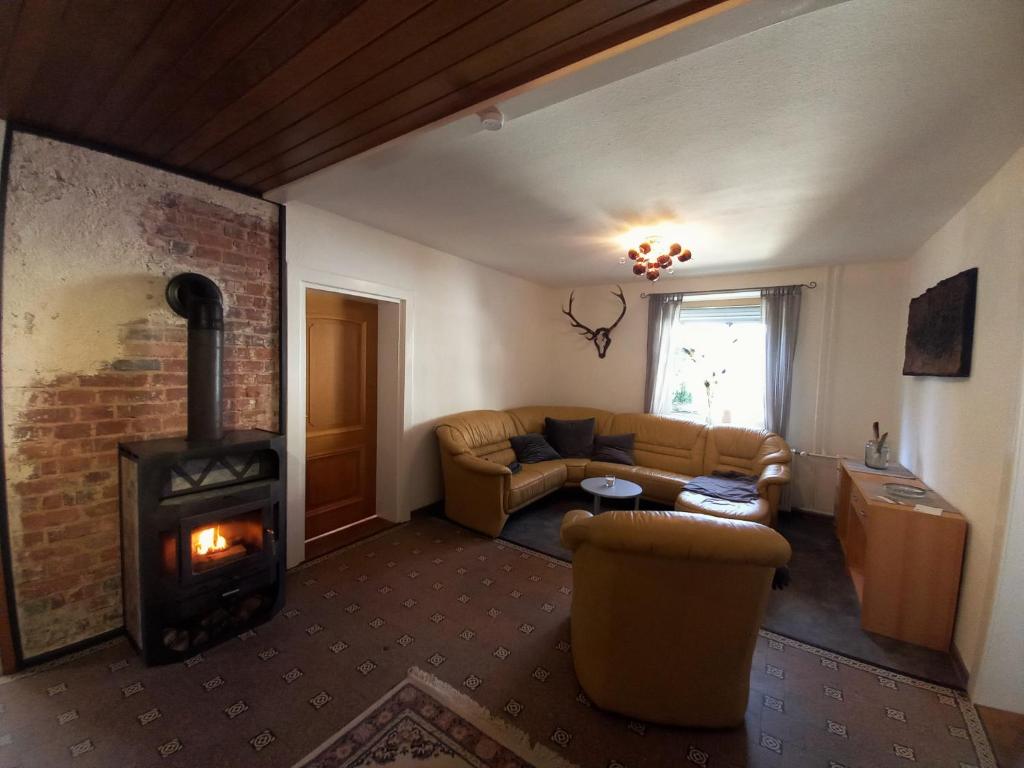 Geräumige Ferienwohnung in Felsberg room 2