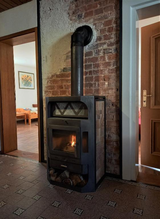 Geräumige Ferienwohnung in Felsberg room 3